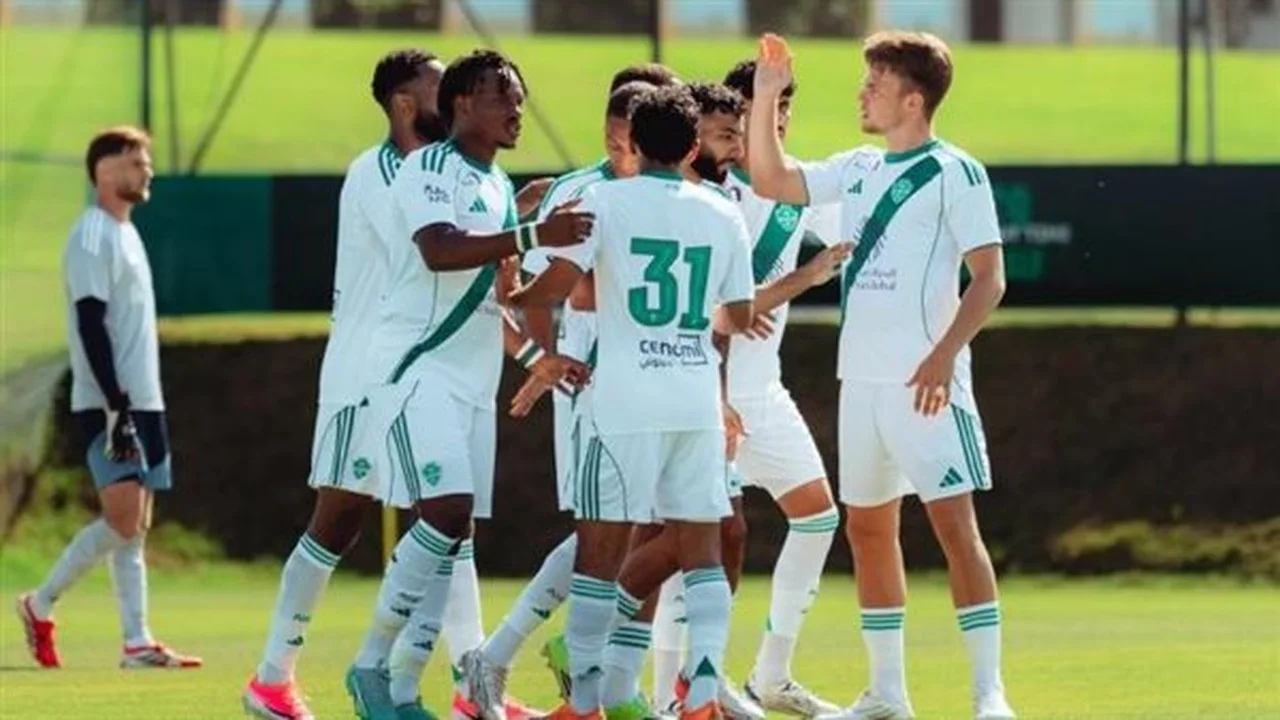 الأهلي السعودي يواجه فولهام في مباراة ودية قريبة، كيف تشاهدها؟
